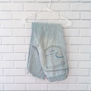American Eagle Distressed Tomgirl Jeans size 8